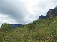 водопады на Кукенане и Рорайме